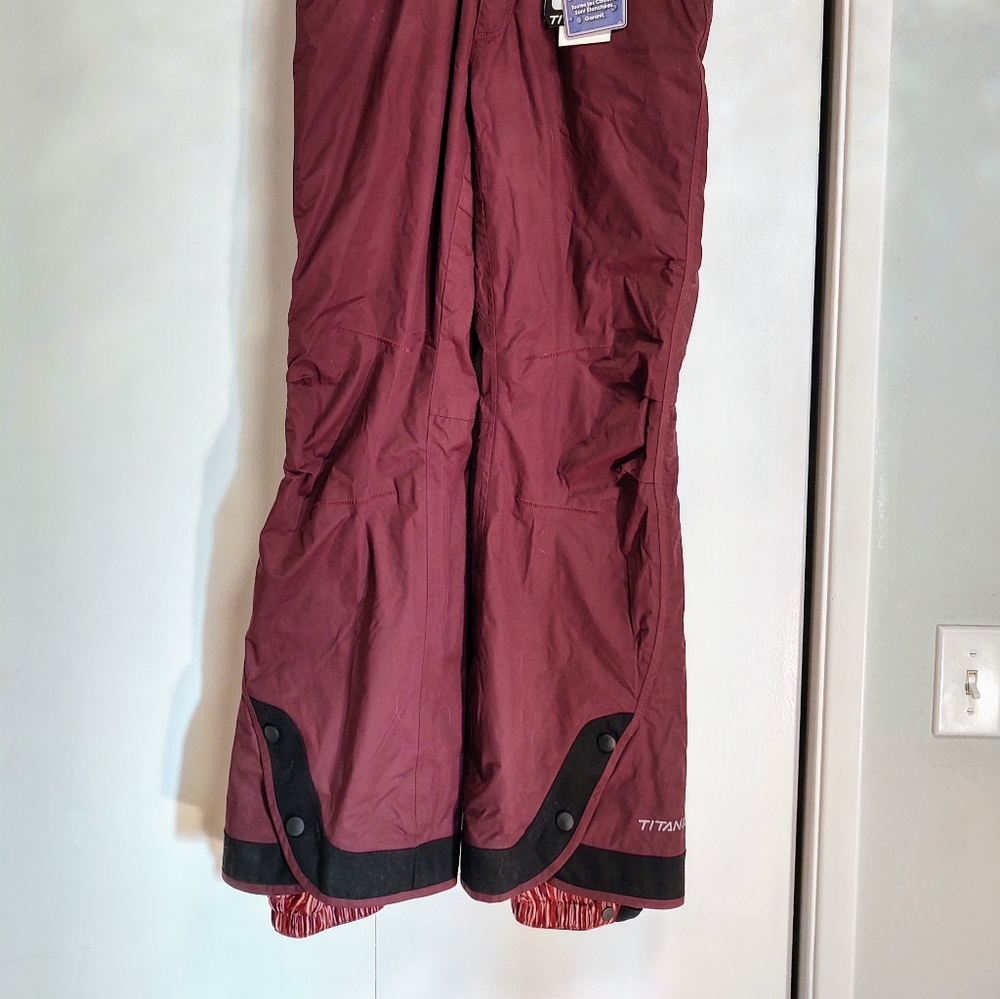 SOLD NEW Wmns Columbia snow pants, size M/8